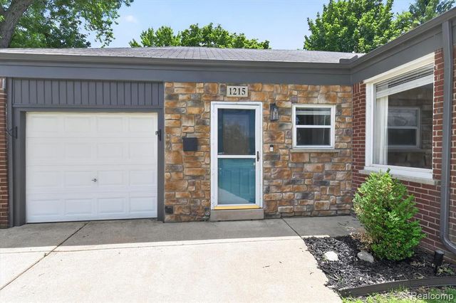 1215 Goddard Street, Wyandotte, MI 48192