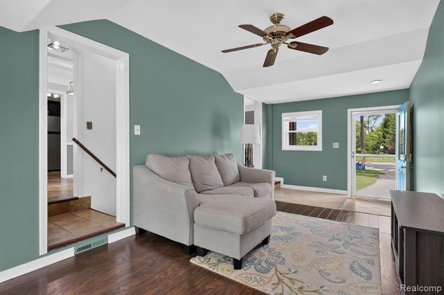 1215 Goddard Street, Wyandotte, MI 48192