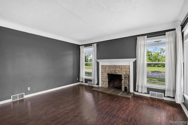 1215 Goddard Street, Wyandotte, MI 48192