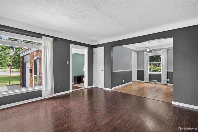 1215 Goddard Street, Wyandotte, MI 48192