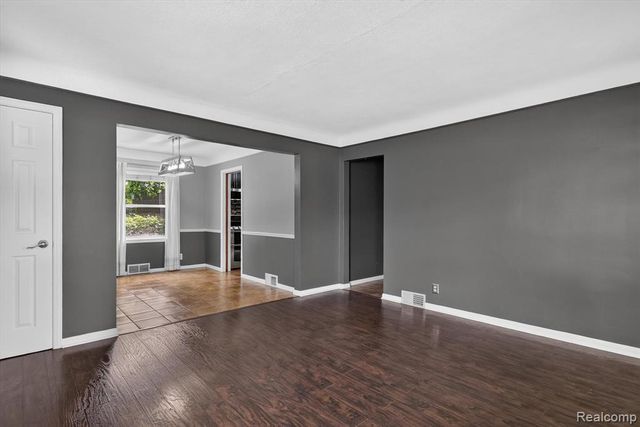 1215 Goddard Street, Wyandotte, MI 48192
