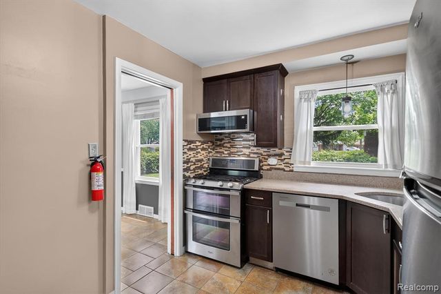 1215 Goddard Street, Wyandotte, MI 48192