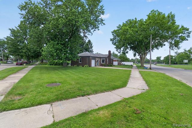 1215 Goddard Street, Wyandotte, MI 48192