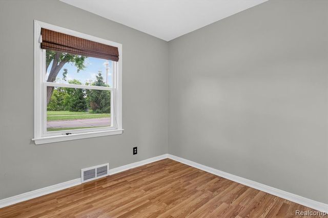 1215 Goddard Street, Wyandotte, MI 48192