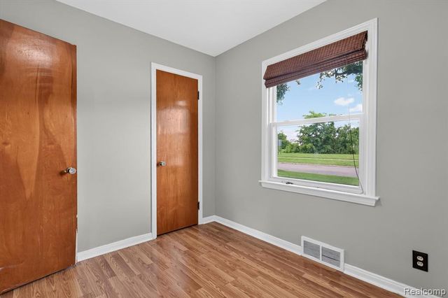 1215 Goddard Street, Wyandotte, MI 48192