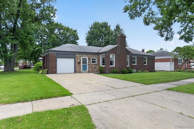 1215 Goddard Street, Wyandotte, MI 48192