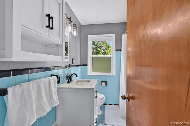 1215 Goddard Street, Wyandotte, MI 48192