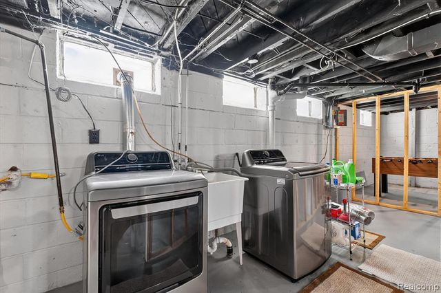 1215 Goddard Street, Wyandotte, MI 48192