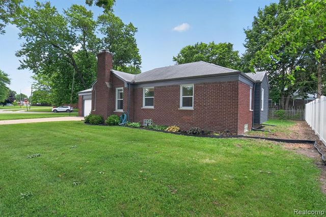 1215 Goddard Street, Wyandotte, MI 48192