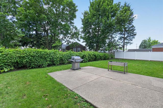 1215 Goddard Street, Wyandotte, MI 48192