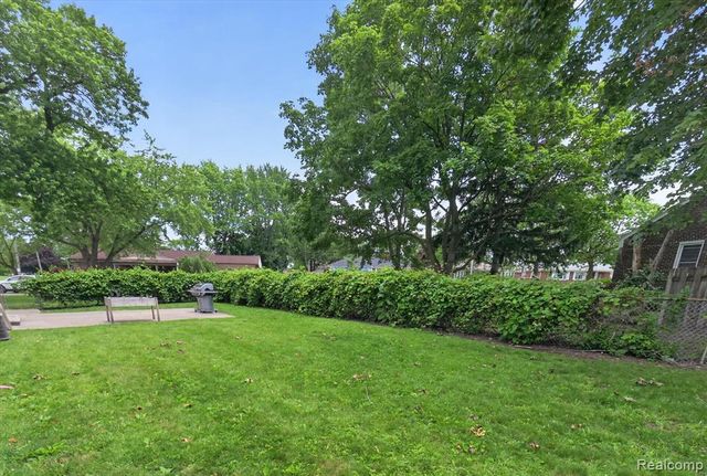 1215 Goddard Street, Wyandotte, MI 48192