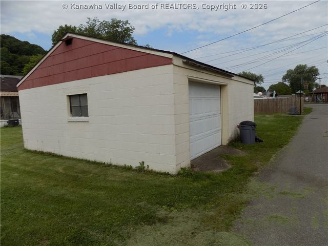4910 Washington Avenue Se, Charleston, WV 25304