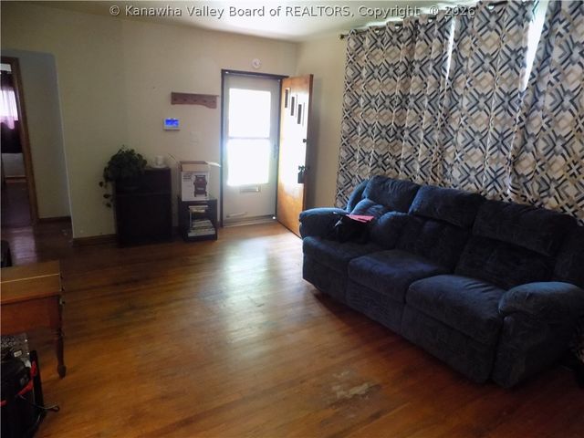 4910 Washington Avenue Se, Charleston, WV 25304