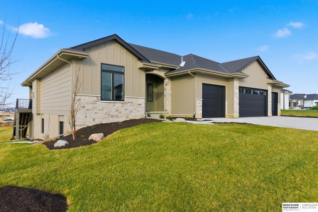 5815 N 198th Street, Elkhorn, NE 68022