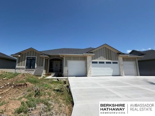 5815 N 198th Street, Elkhorn, NE 68022