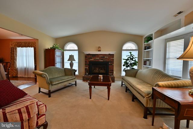 23 FERNWOOD CT, Columbus, NJ 08022