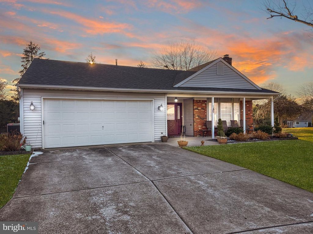 23 FERNWOOD CT, Columbus, NJ 08022