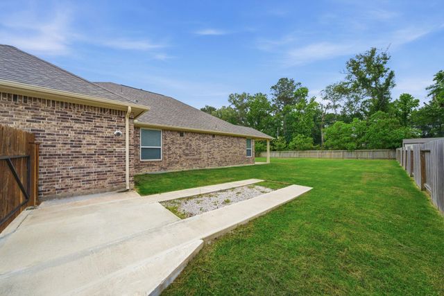 632 W Linnwood Drive, Woodbranch, TX 77357
