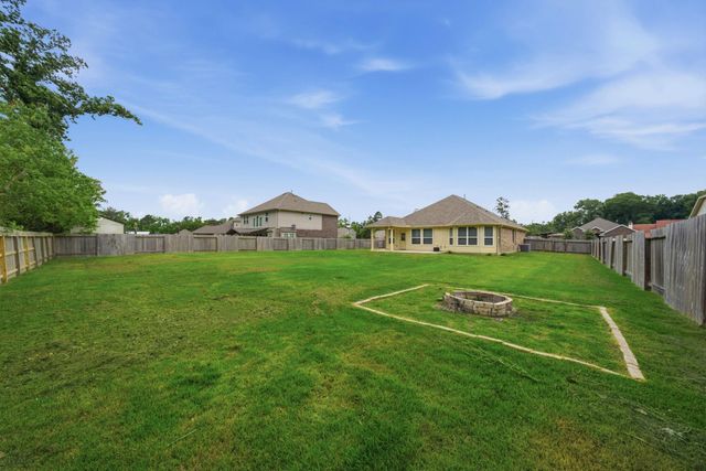 632 W Linnwood Drive, Woodbranch, TX 77357