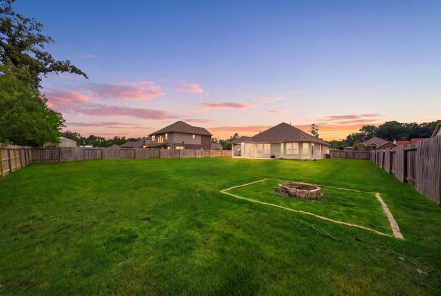 632 W Linnwood Drive, Woodbranch, TX 77357