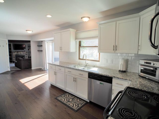 2401 Lander LANE, Waukesha, WI 53188