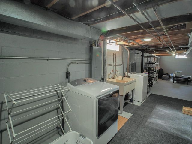 2401 Lander LANE, Waukesha, WI 53188