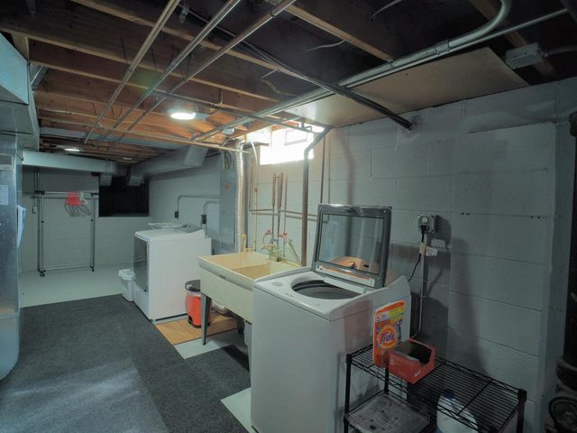 2401 Lander LANE, Waukesha, WI 53188