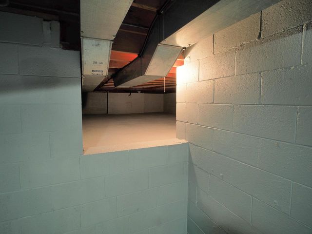 2401 Lander LANE, Waukesha, WI 53188