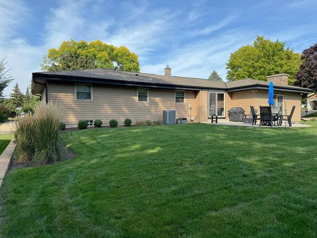 2401 Lander LANE, Waukesha, WI 53188