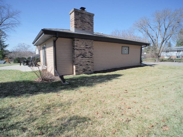 2401 Lander LANE, Waukesha, WI 53188