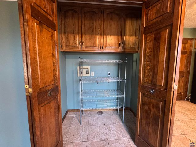 3630 SW Kings Forest RD, Topeka, KS 66610