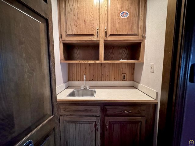 3630 SW Kings Forest RD, Topeka, KS 66610