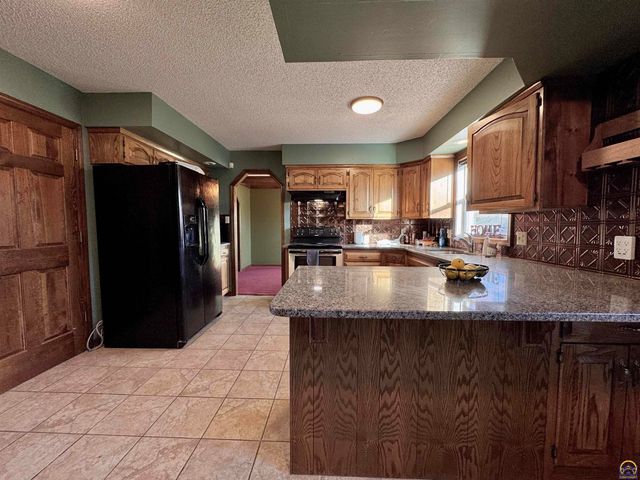 3630 SW Kings Forest RD, Topeka, KS 66610