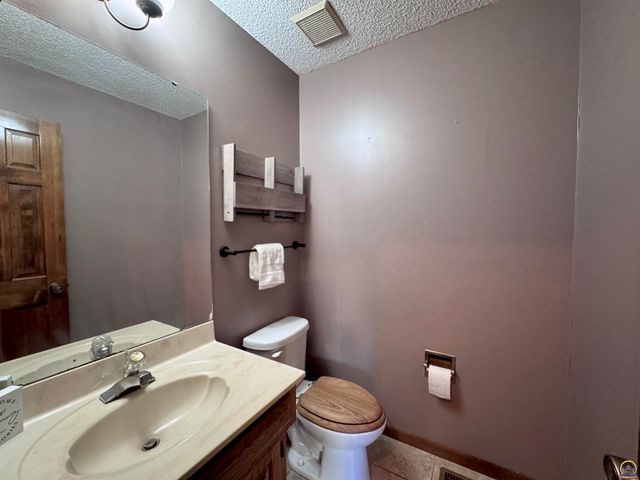 3630 SW Kings Forest RD, Topeka, KS 66610