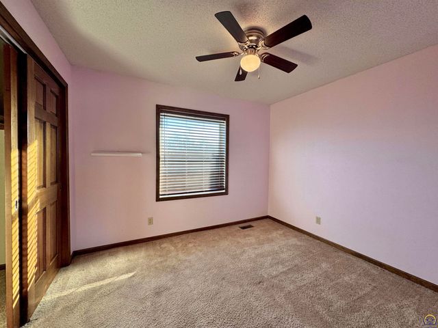 3630 SW Kings Forest RD, Topeka, KS 66610