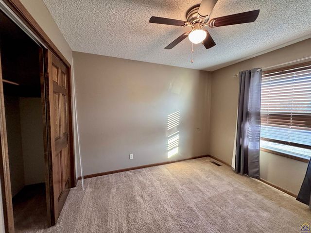 3630 SW Kings Forest RD, Topeka, KS 66610