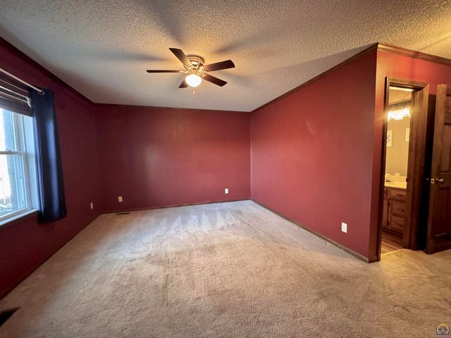 3630 SW Kings Forest RD, Topeka, KS 66610