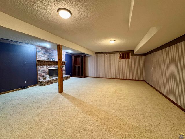 3630 SW Kings Forest RD, Topeka, KS 66610