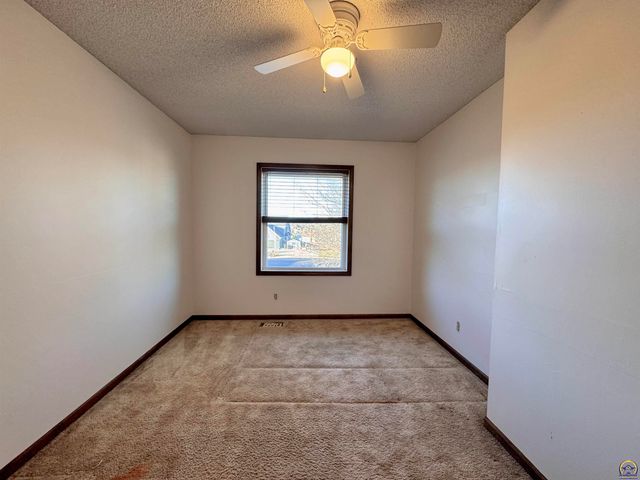 3630 SW Kings Forest RD, Topeka, KS 66610