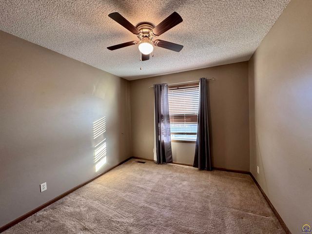 3630 SW Kings Forest RD, Topeka, KS 66610