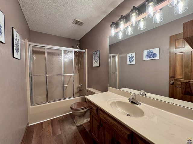 3630 SW Kings Forest RD, Topeka, KS 66610