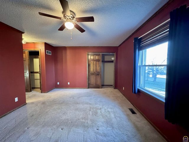 3630 SW Kings Forest RD, Topeka, KS 66610