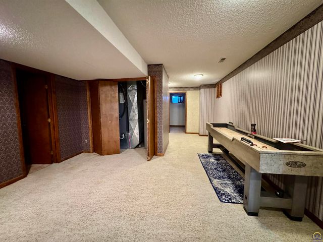 3630 SW Kings Forest RD, Topeka, KS 66610