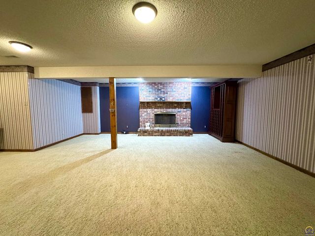 3630 SW Kings Forest RD, Topeka, KS 66610