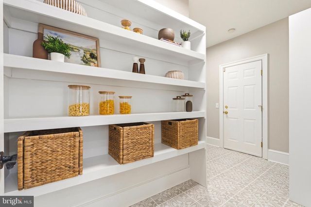 2232 N UNDERWOOD ST, Falls Church, VA 22043