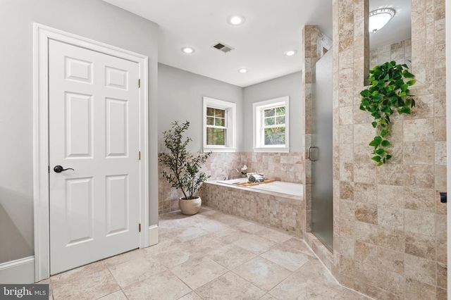 2232 N UNDERWOOD ST, Falls Church, VA 22043