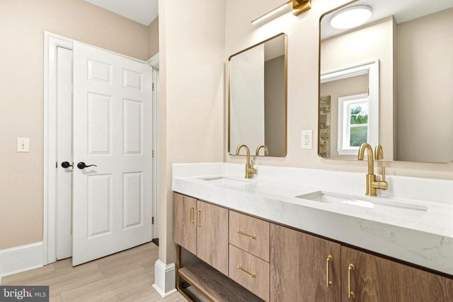 2232 N UNDERWOOD ST, Falls Church, VA 22043