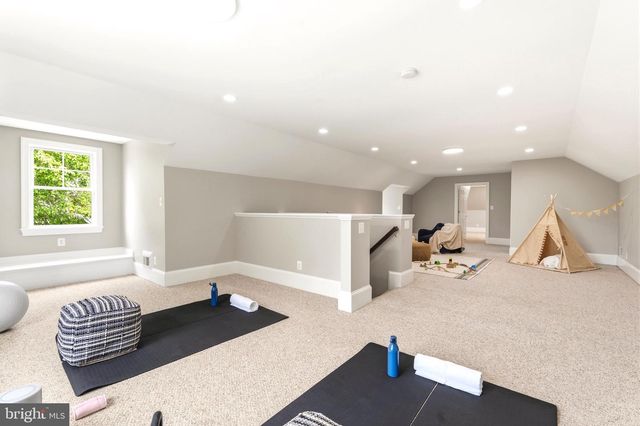 2232 N UNDERWOOD ST, Falls Church, VA 22043