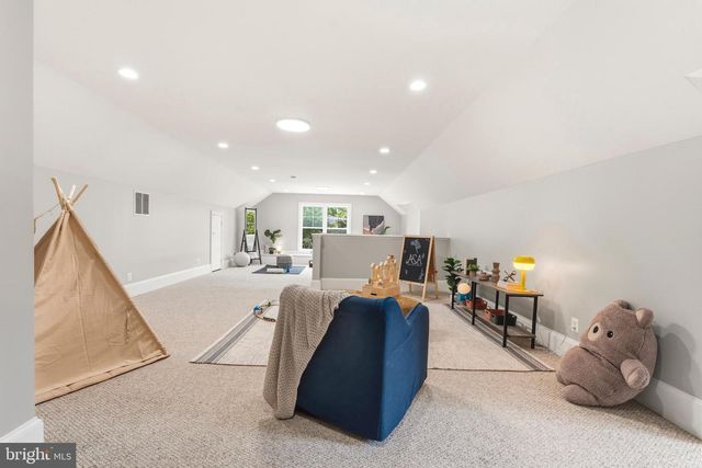 2232 N UNDERWOOD ST, Falls Church, VA 22043