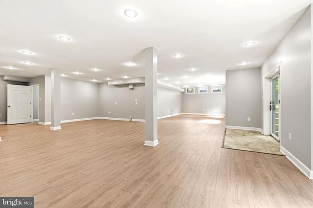 2232 N UNDERWOOD ST, Falls Church, VA 22043